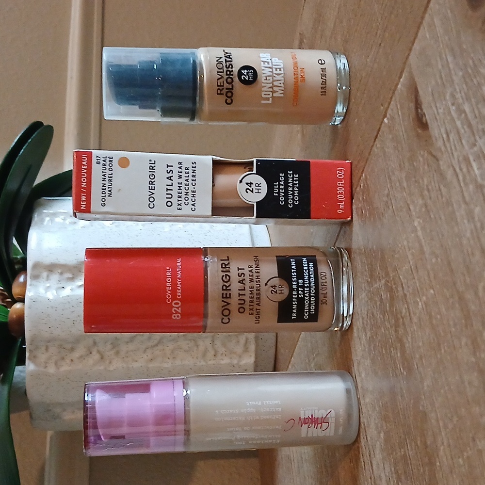 New Foundation Uoma, Covergirl, Revlon, and Concealer Women's Makeup 4pc - Picture 5 of 17